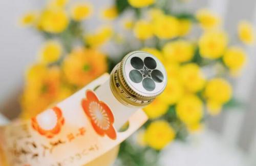 梅枝酒造美人枇杷酒,轻抿一口,甜美入魂